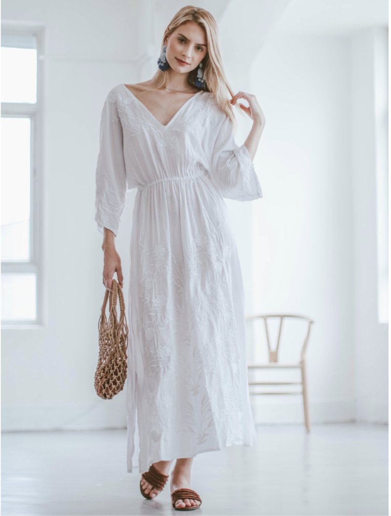 Little White Dress – TRAVEL IN STYLE | MELODY SCHMIDT