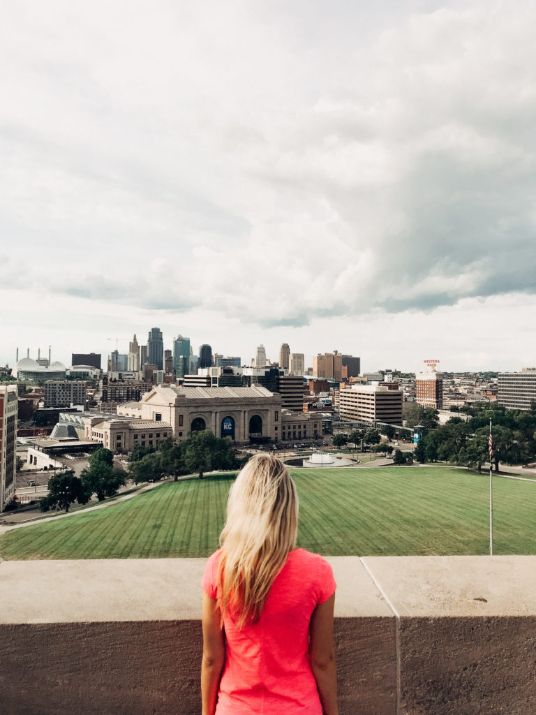 Kansas City Travel Guide | My favorite things to do in Kansas City, from the Country Club Plaza to Kansas City Chiefs games to my favorite Kansas City Barbecue restaurants. This guide will help you find the best stops in Kansas City on either side of the state line, from Kansas City photography spots to Kansas City restaurants and more!