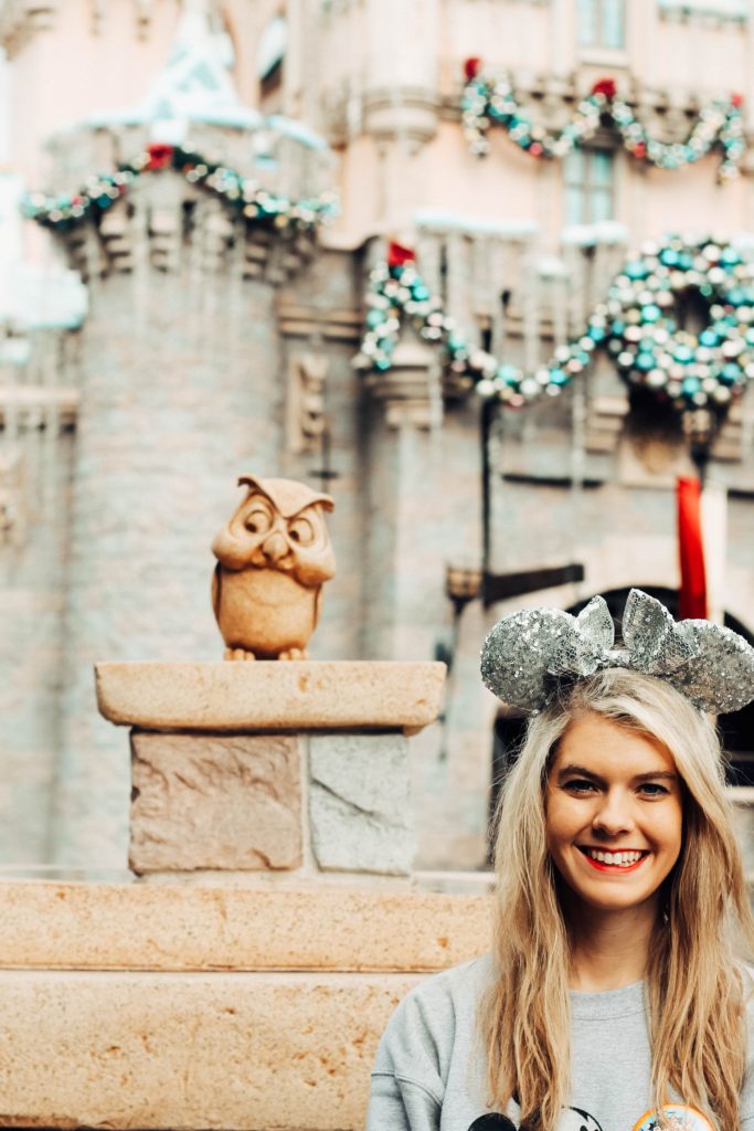 The ultimate Disneyland photography guide to all my favorite Disney Instagram photo spots 🐭✨I’m sharing all of my favorite places for Disney photos in Disneyland: from classics like Sleeping Beauty Castle to hidden gems like Big Thunder Trail. Read on for all of my unique Disneyland photography ideas that will make your trip extra magical! #disneylandinstagram #disneypictures #disneylandphotos
