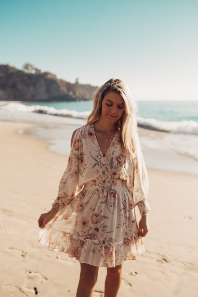 our guide to the best Southern California beaches in Orange County 🌊✨ Explore turquoise tide pools in Laguna Beach California, catch a picture-perfect California sunset in Newport California, or live out your surfer dreams in Huntington Beach California. I’m sharing all the best beaches in California and some hidden gems that are some of Orange County’s best kept secrets ✨ #visitcalifornia #orangecounty #bestbeaches